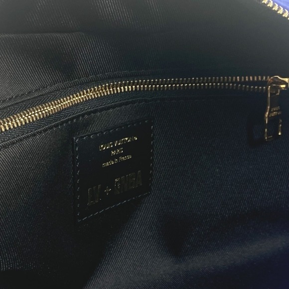 CHANEL Blue Leather Shoulder Bag - Picture 13 of 14